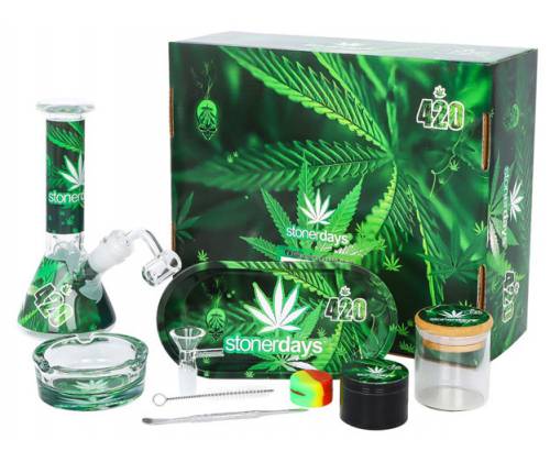 Bong Σετ «StonerDay» με Bong, Δίσκο, Grinder, Σταχτοδοχείο και Βάζο Αποθήκευσης - Τιμή: 35,50€